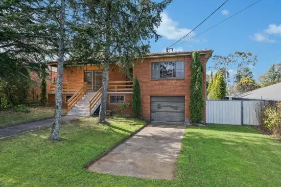 12 Maple Grove, Wentworth Falls, NSW 2782