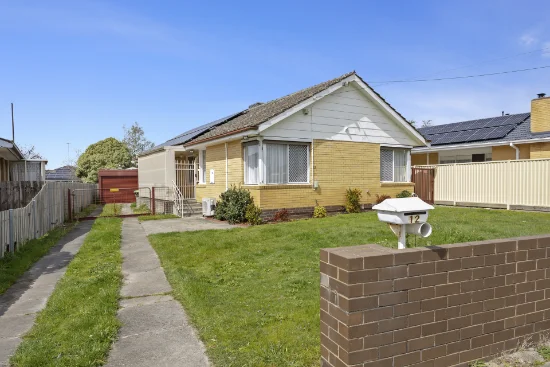 12 Mathilda Street, Wendouree, Vic 3355 - For Rent