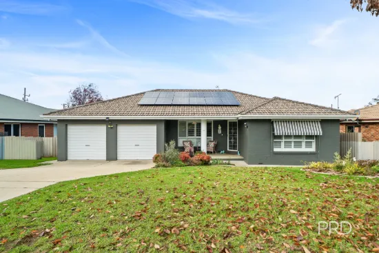 12 Nathan Place, Kooringal, NSW 2650
