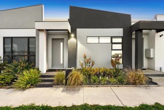 12 OLeary Walk, Charlemont, Vic 3217