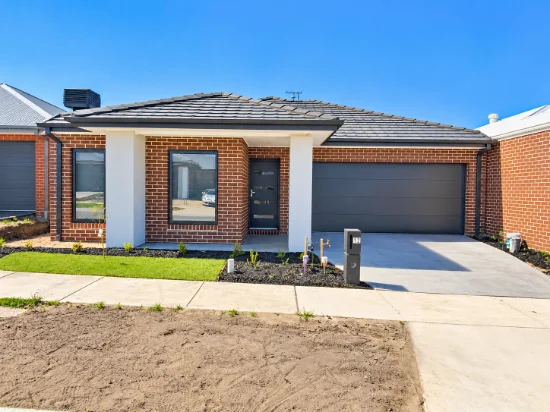 12 Peak Street, Clyde North, Vic 3978
