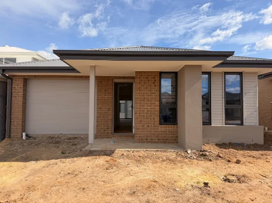 12 Poppy Sage Way, Clyde, Vic 3978