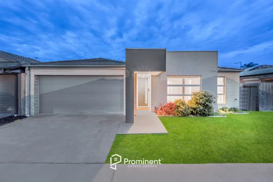 12 Quinella Way, Pakenham, Vic 3810 - For Rent