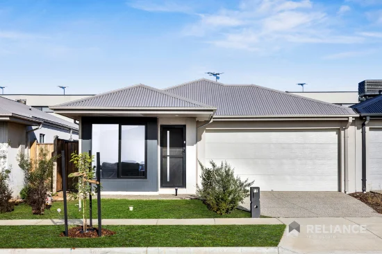 12 Riveting Road, Wyndham Vale, Vic 3024 - For Rent