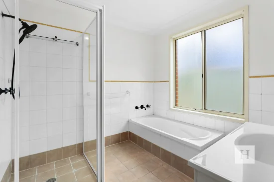 12 Stewart Brougham Close, Lisarow, NSW 2250