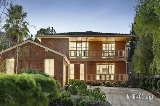12 Thorncombe Walk, Doncaster East, Vic 3109