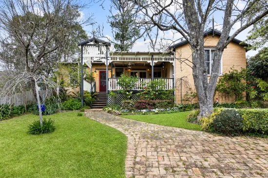 12 Walmer Crescent, Wentworth Falls, NSW 2782