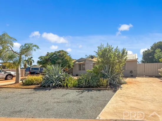 12 White Court, Baynton, WA 6714