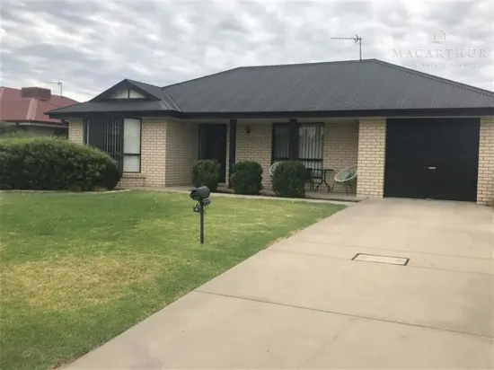 12 Womboin Crescent, Glenfield Park, NSW 2650