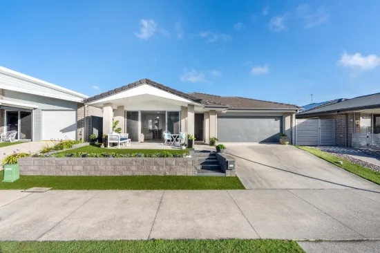120 Bongaree Avenue, Bongaree, Qld 4507