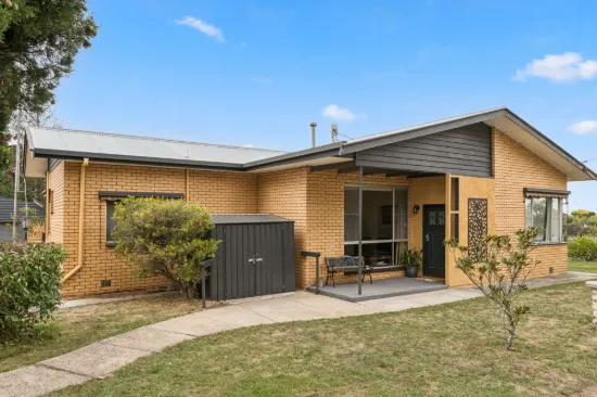 1205 Camperdown-, Cobden VIC 3266-Image