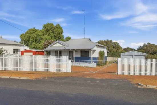 121 South Western Highway, Waroona, WA 6215