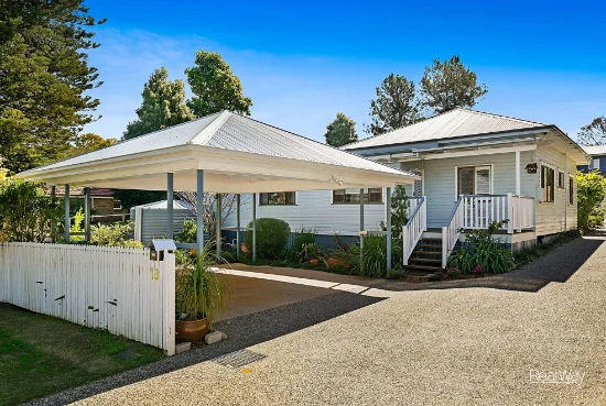 13 Barry Street, Mount Lofty, Qld 4350