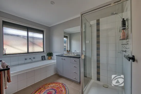 13 Bluehills Boulevard, Pakenham, Vic 3810-Image