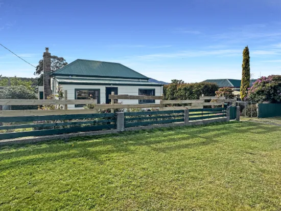 13 Cameron Street, St Marys, Tas 7215