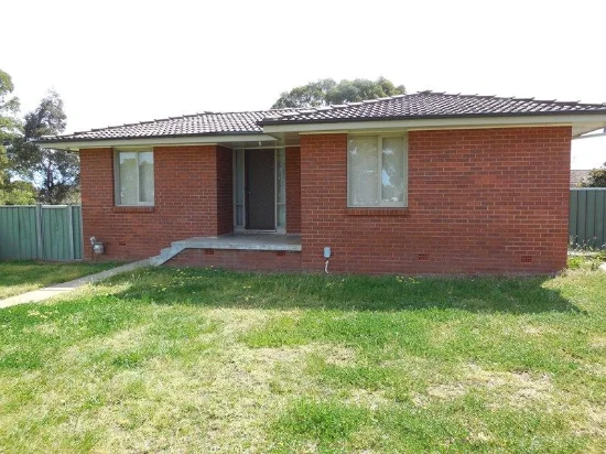 13 Cedar Crescent, Forbes NSW 2871 - For Rent