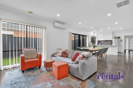 13 Field Street, Pakenham, Vic 3810 - For Rent