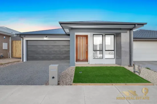 13 GALWAY GR, Rockbank, Vic 3335