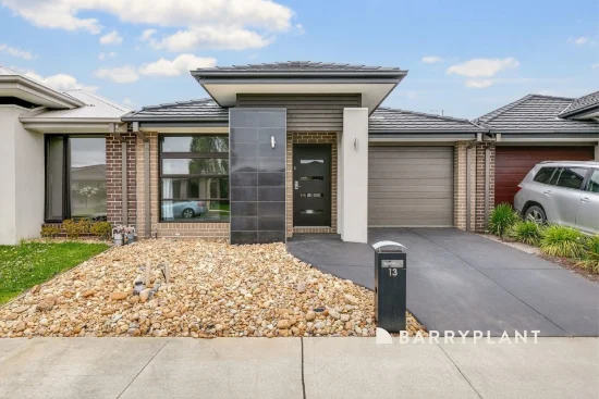 13 Gillingham Crescent, Clyde North, Vic 3978 - For Rent