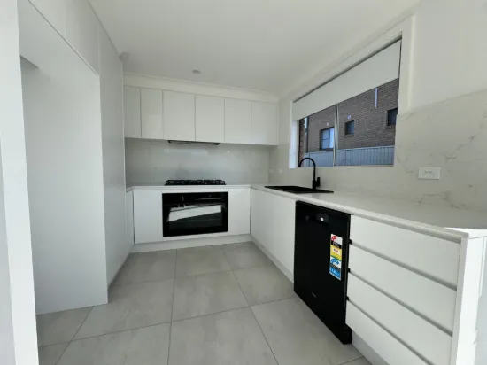 13 Glen Davis Avenue, Bossley Park, NSW 2176