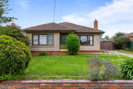13 Grammar Street, Wendouree, Vic 3355 - For Sale
