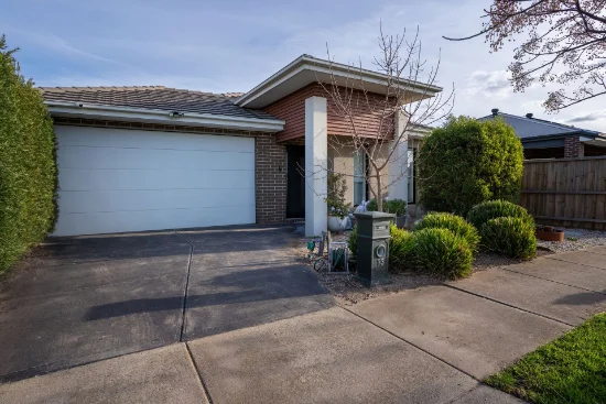 13 Hamlet Street, Werribee, Vic 3030 - For Rent