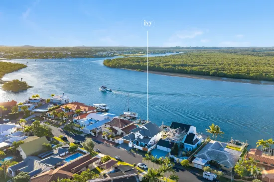 13 Hume Parade, Paradise Point, Qld 4216