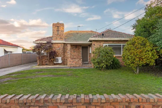 13 Iris Avenue, Wendouree, Vic 3355