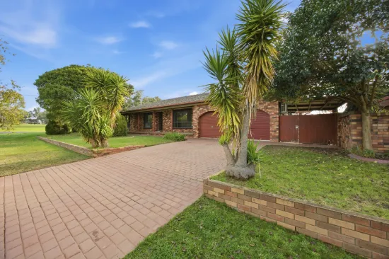 13 Jacaranda Drive, Lake Albert, NSW 2650