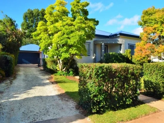 13 Lackey Street, Guyra, NSW 2365