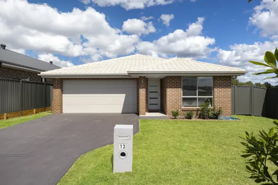 13 Leyland Circuit, Lochinvar, NSW 2321