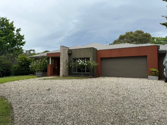 13 Manlangi Court, Macedon, Vic 3440