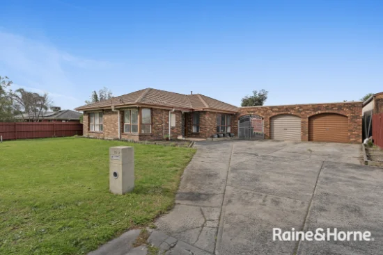 13 Marnebeck court, Cranbourne, Vic 3977
