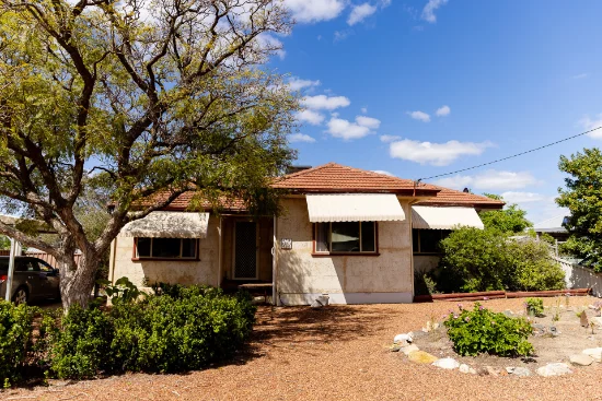 13 Morton Street, Merredin, WA 6415