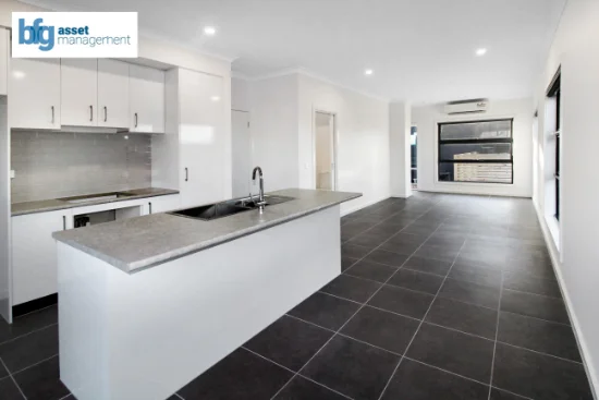 13 Randwick Lane, Clyde North, Vic 3978