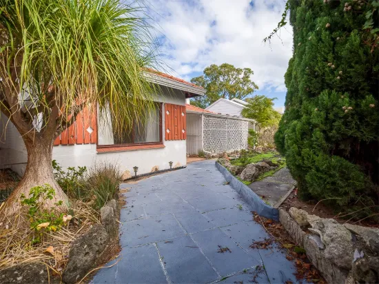 13 Redwood Crescent, Melville, WA 6156