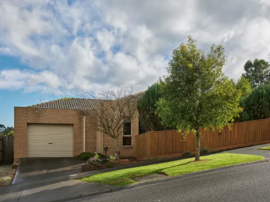 13 Rowan Walk, Drouin, Vic 3818