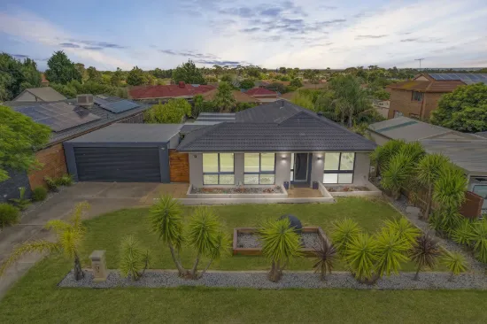 13  Sheepfold Crescent, Melton West, Vic 3337