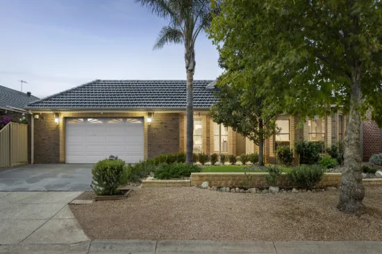13 Summerhill Drive, Hillside, Vic 3037