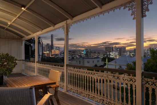 13 Teneriffe Drive, Teneriffe, Qld 4005