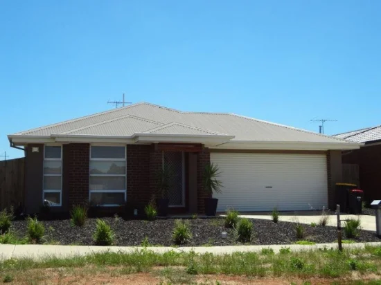 130 Dalray Crescent, Kurunjang, Vic 3337