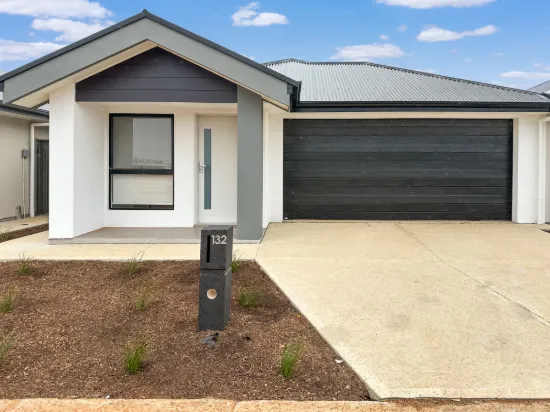132 Correa St, Munno Para Downs, SA 5115