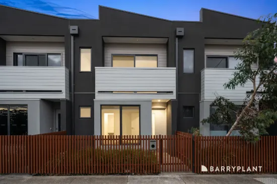 132 Henry Street, Pakenham, Vic 3810