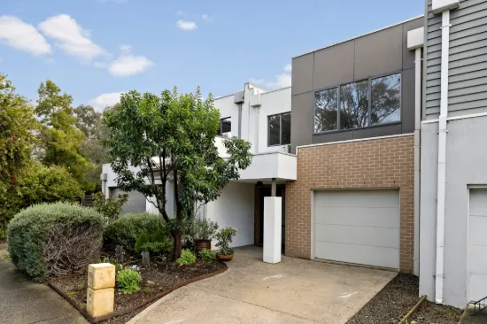 135 Spriggs Dr, Croydon, Vic 3136