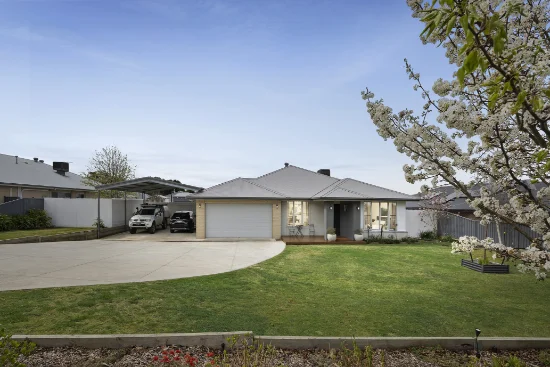 136 Knox Road, Romsey, Vic 3434