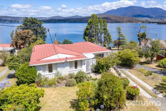 137 Derwent Avenue, Lindisfarne, Tas 7015