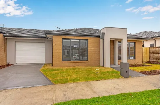 137 Holyoake Parade, Manor Lakes, Vic 3024