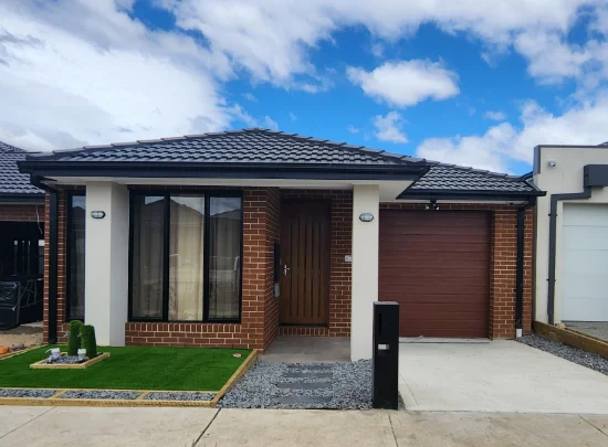 14 Carob Street, Mickleham, Vic 3064 - For Rent