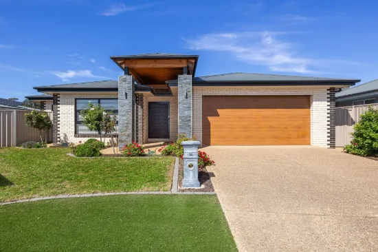 14 Chipp Place, Lloyd, NSW 2650