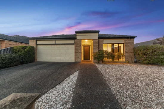 14 Dennis Avenue, Pakenham, Vic 3810
